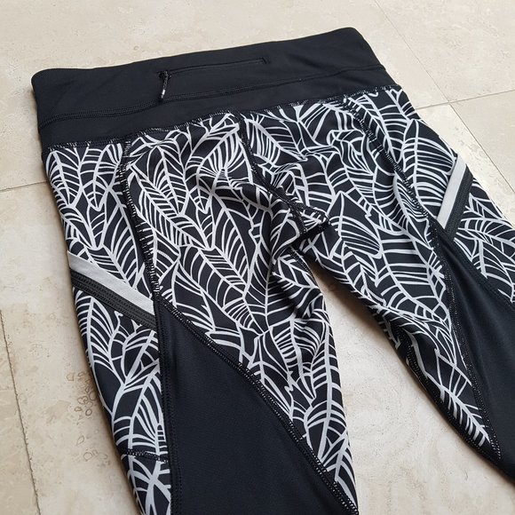 Lululemon Black & White Crop Leggings - Picture 9 of 14